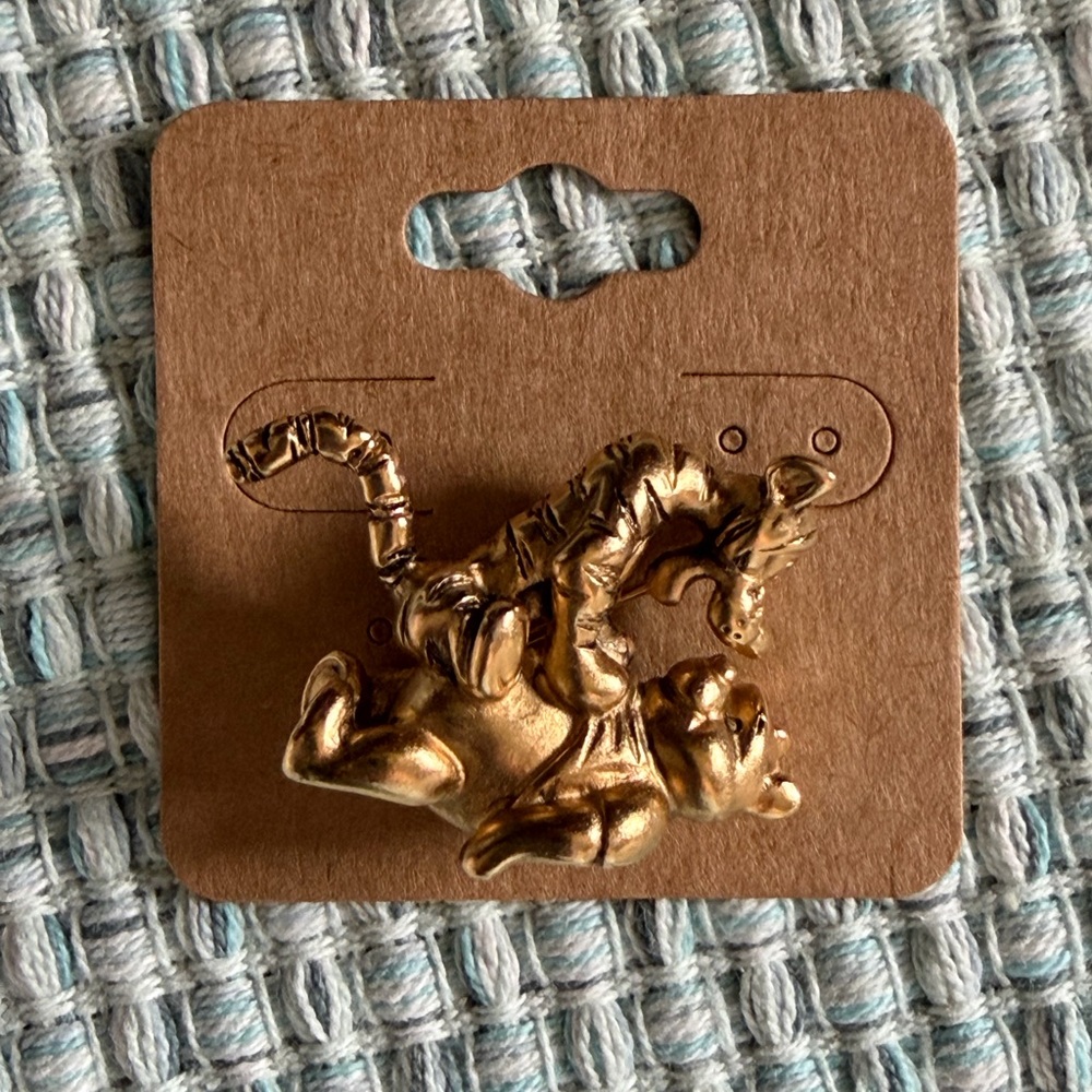 Disney Gold Tone Winnie the Pooh and Tigger Pouncing Pin (Vintage)